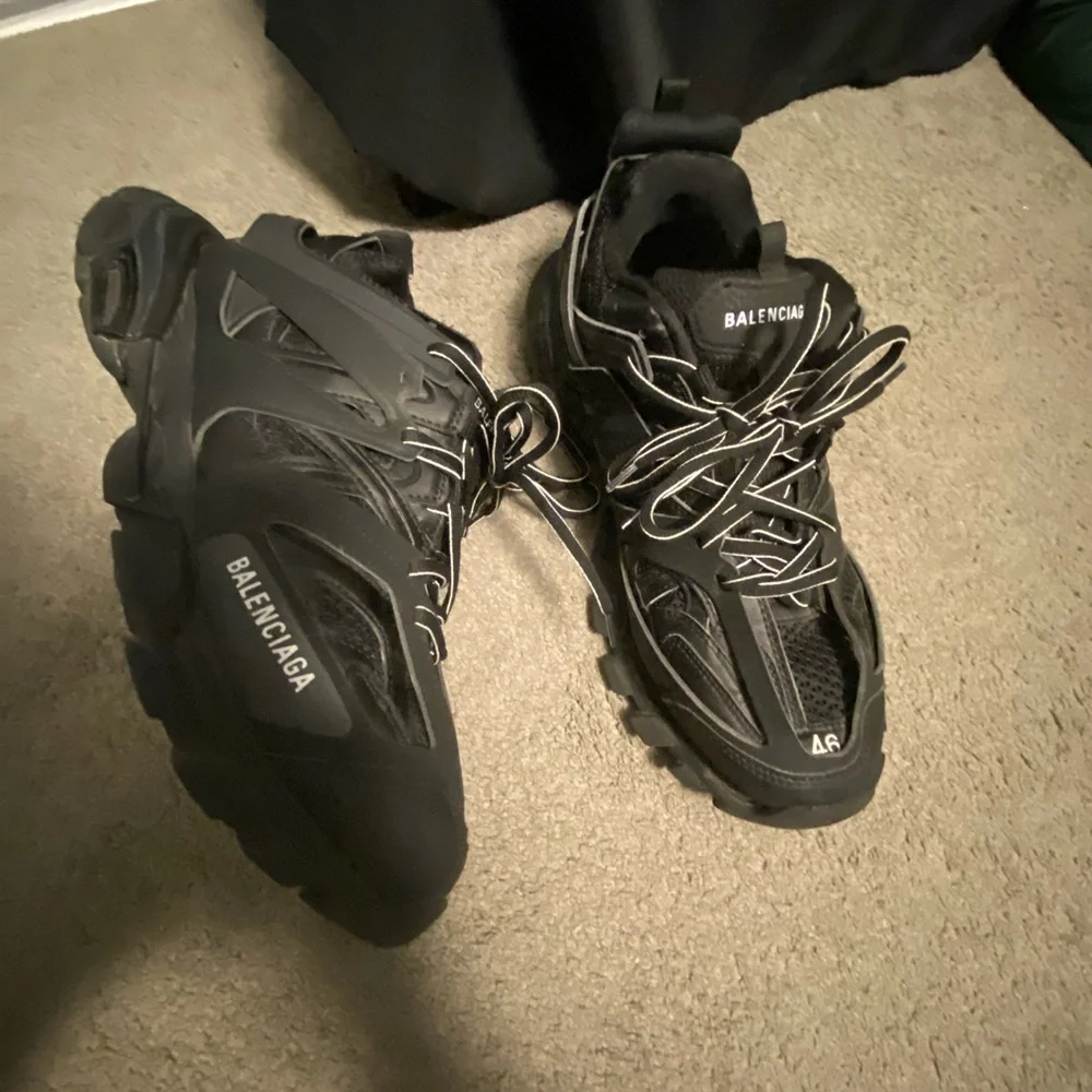 BALENCIAGA ブラック スニーカー 42 Balenciaga | Shoes | Black Balenciaga Tracks Size 42 2 | Poshmark